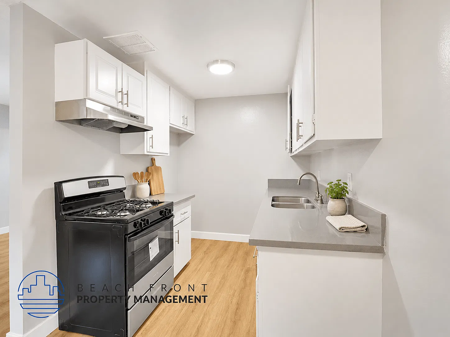 1545 Pine Ave. — Photo 2