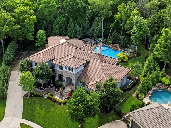 11110 W 146th Ter, Overland Park, KS 66221