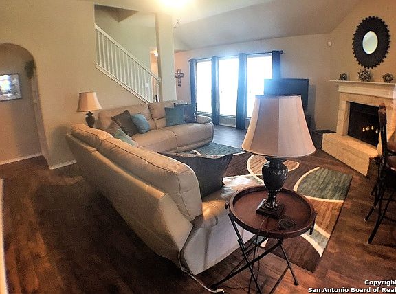5th image of 3739 COLUMBIA DR