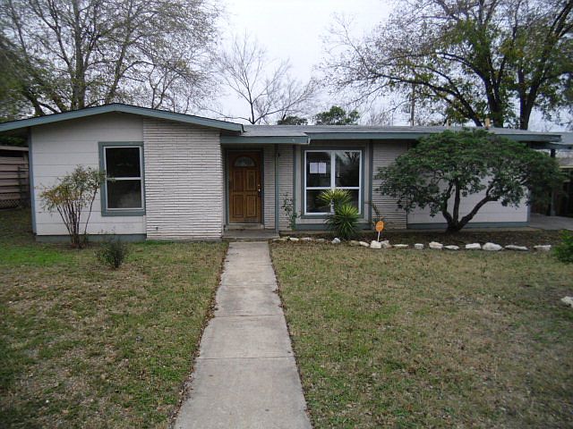 1st image of 814 Dodic St