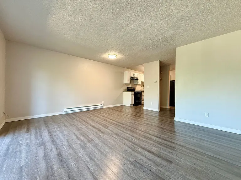 1004 S Cloverdale St — Photo 3