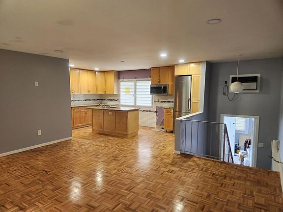 2nd image of 30 Laura Ln