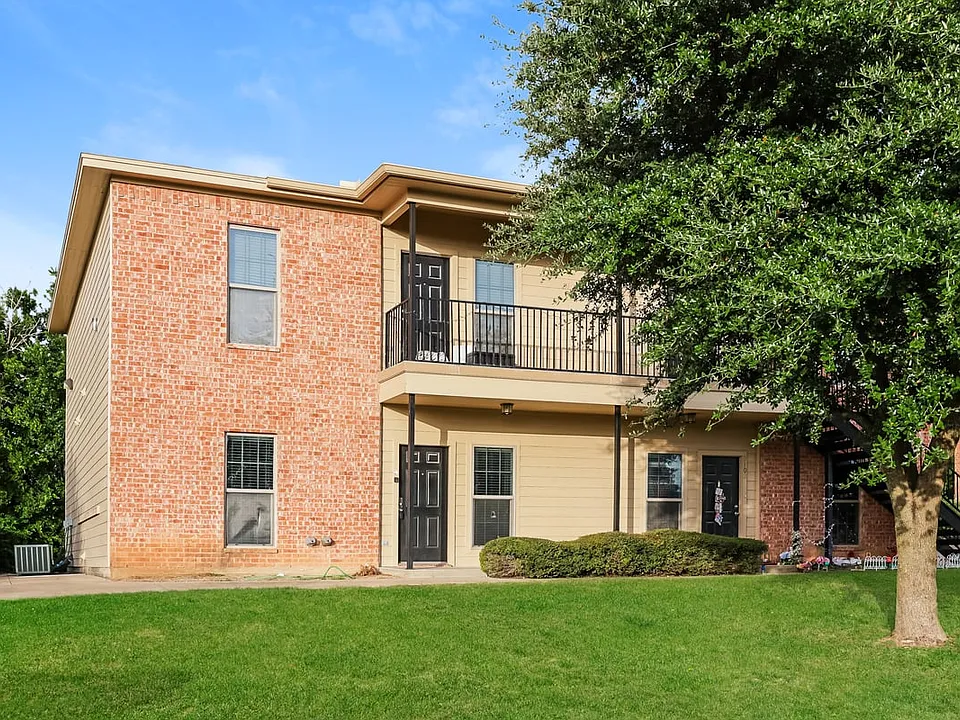 2100 Breezy Dr