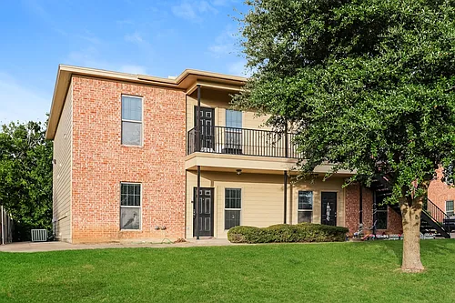 2100 Breezy Dr Photo 1