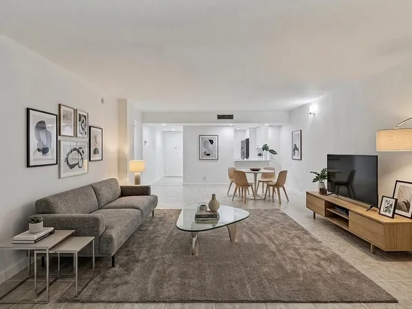 5220 Las Verdes Circle #317, Delray Beach, FL 33484