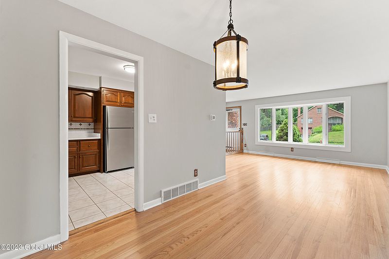 5th image of 10 Marwood Street