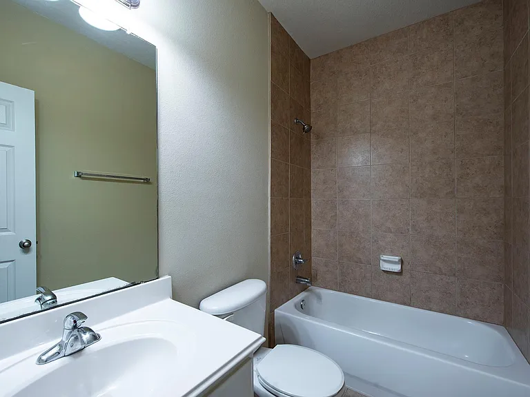 1208 Pisana — Photo 31