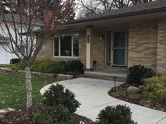 2nd image of 960 Carlyle Dr