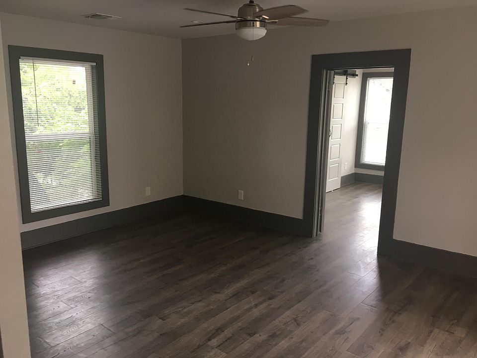 2nd image of 2215 N Pine