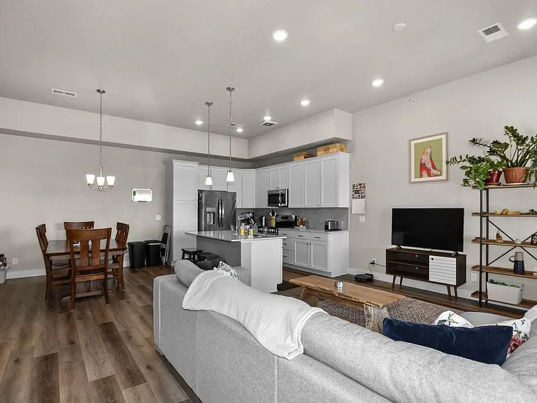 6826 School House Dr — Photo 5