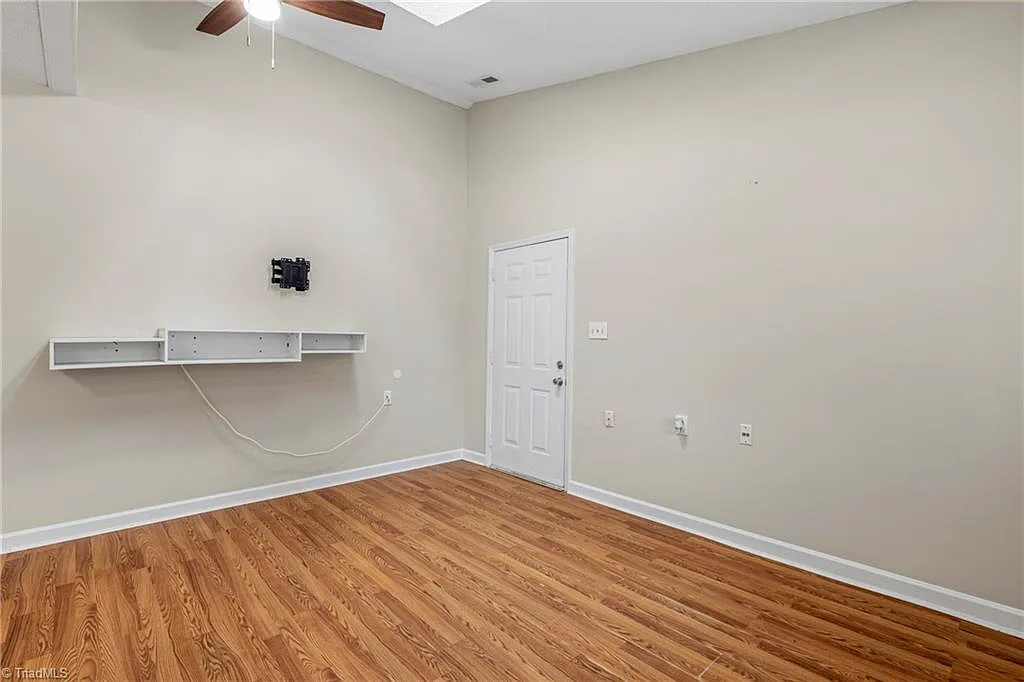 1 bed, 1.0 bath, $1,100 — Photo 4