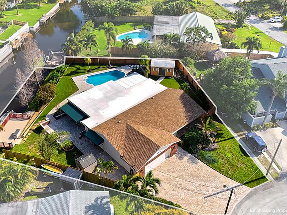 3rd image of 6836 Bayshore Drive