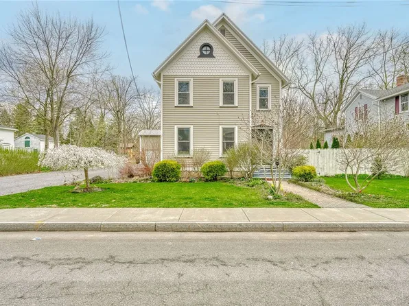 121 Hubbell St, Canandaigua, NY 14424