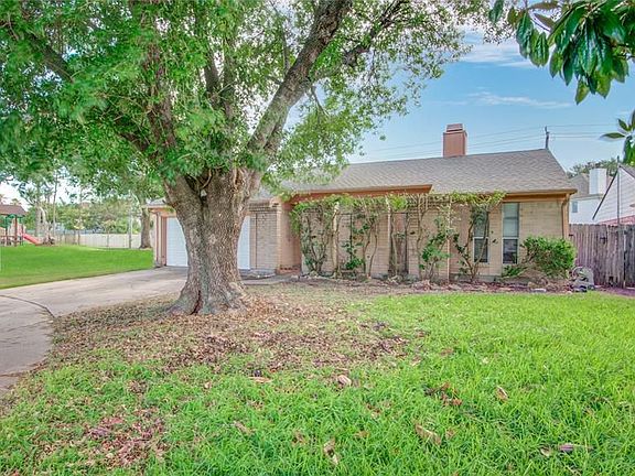 3rd image of 12134 Pecan Meadow Dr