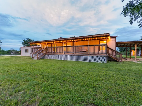 337 DEWEY LN, Seguin, TX 78155