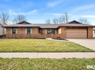 1116 Green Meadow Ln, Springfield, IL 62712