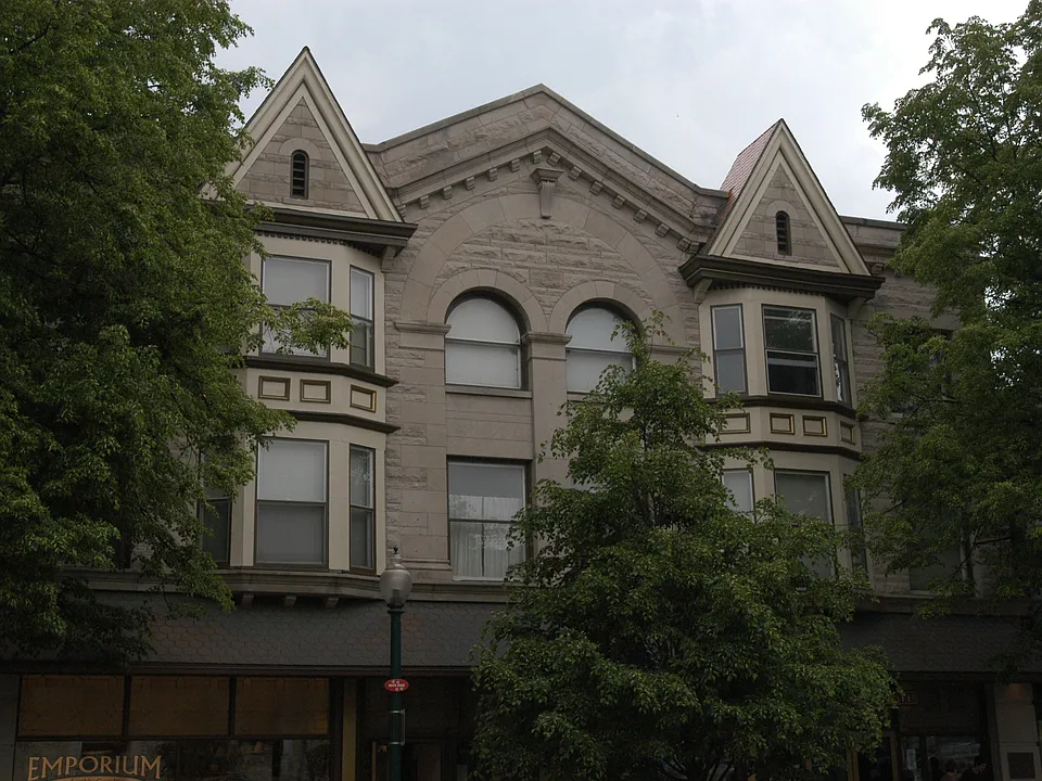 104 E Kirkwood Ave