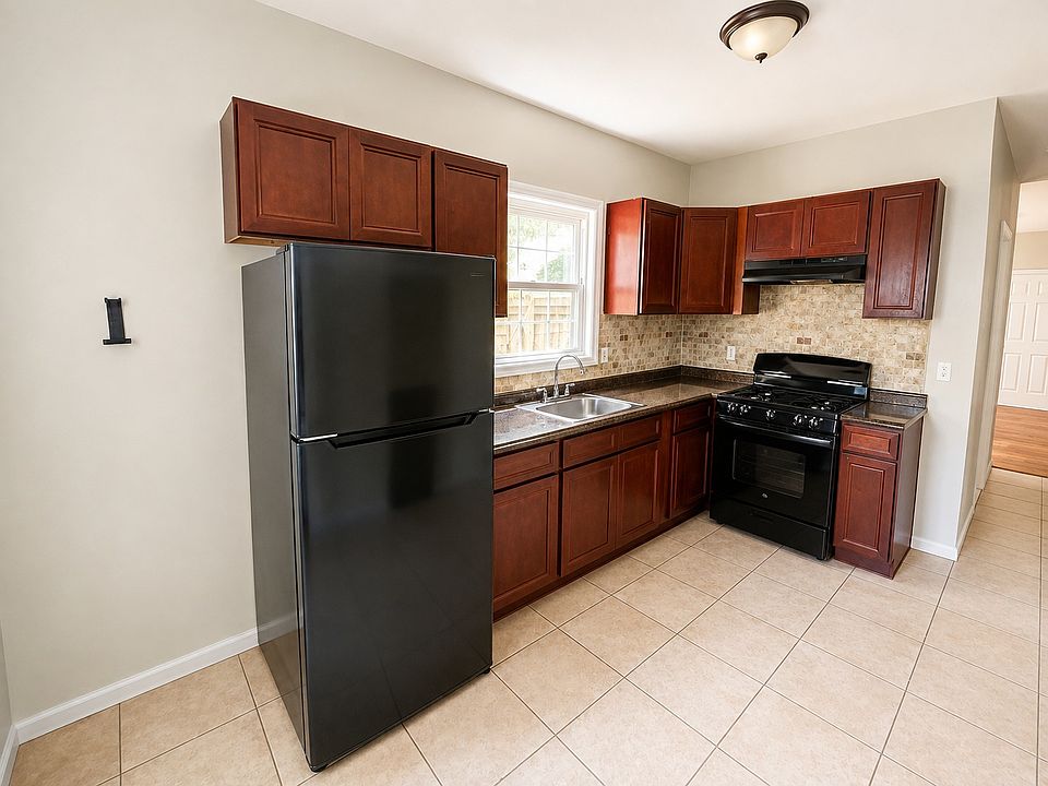 1st image of 461 14th Ave #1