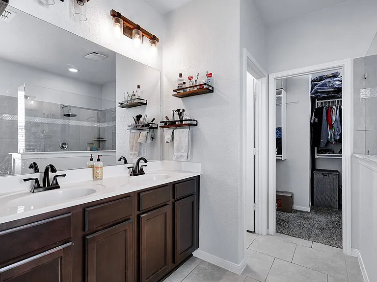 10707 Gentle Fox Bay — Photo 15