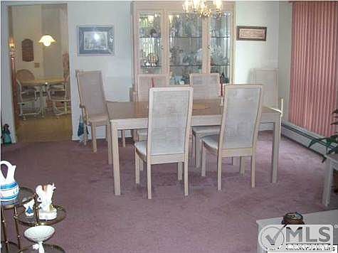 5th image of 47 Portsmouth Dr