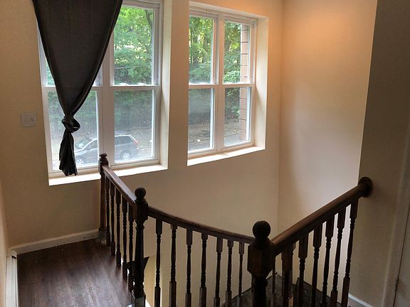 4th image of 15 Herbert Pl #1