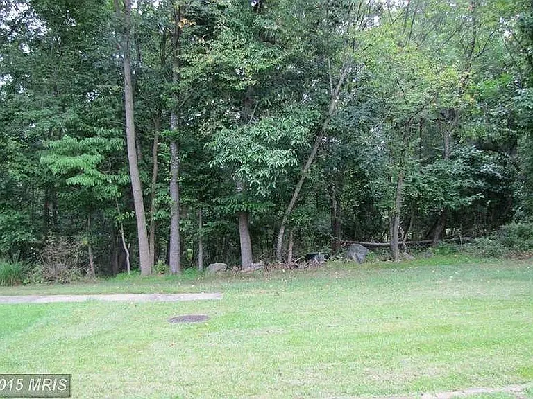 1 Golden Hill Ct — Photo 2