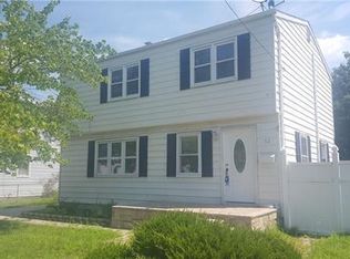 32 Eisenhower Dr, Sayreville, NJ