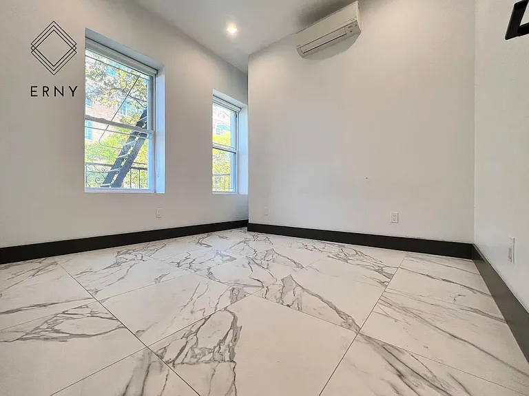 1024 New York Ave #5R — Photo 2
