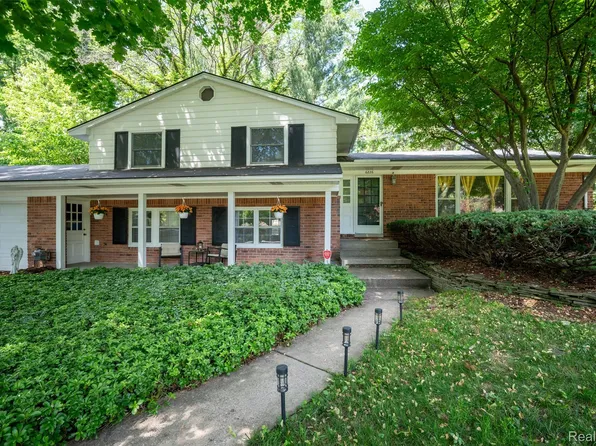6826 Spruce Dr, Bloomfield Hills, MI 48301