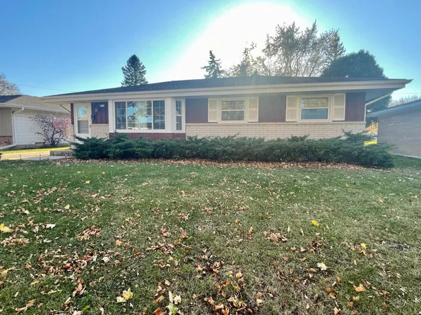 6579 West Dodge PLACE, Milwaukee, WI 53220