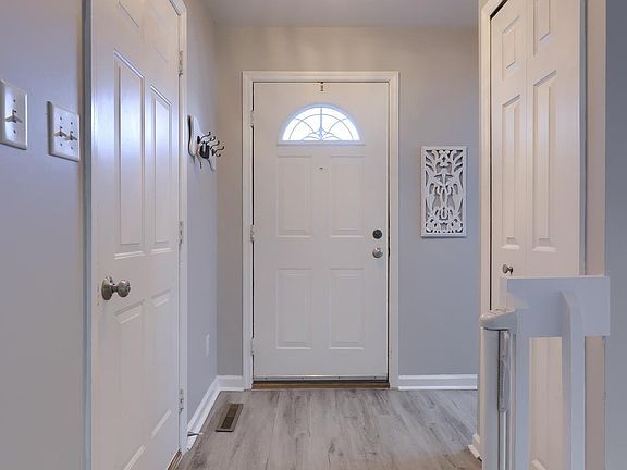 3rd image of 230 Parklawn Ct