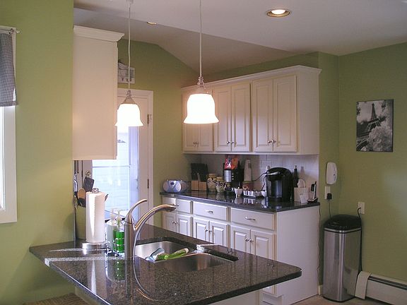 Light, bright kitchen