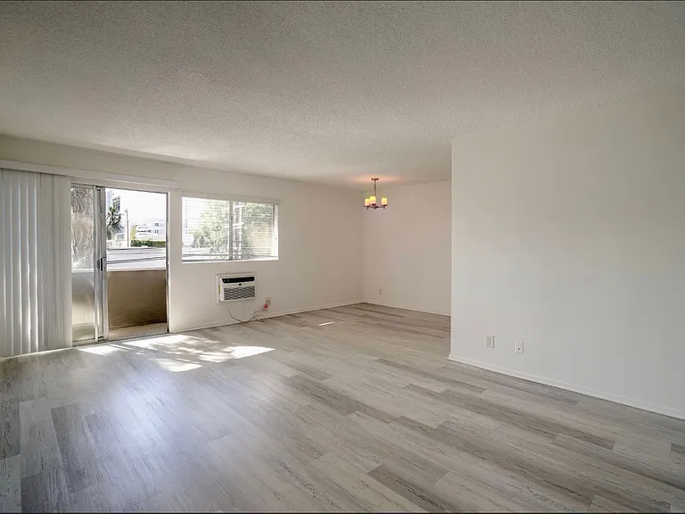 1134 N SYCAMORE AVE — Photo 14
