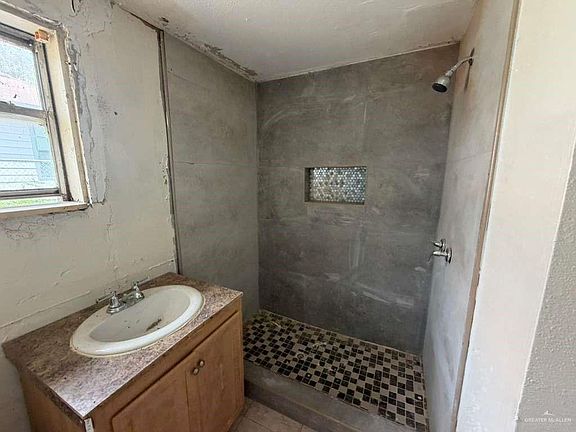 5th image of 815 N Extrumberto Solis St