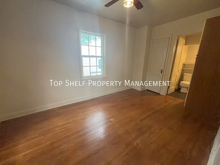 2303 E 9th St #4 — Photo 5