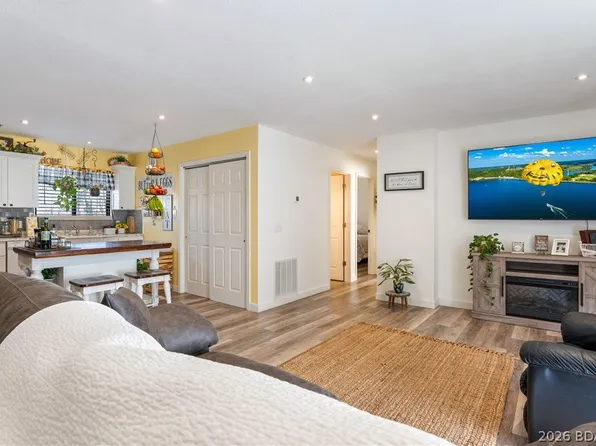 605 Duckhead Rd, Lake Ozark, MO 65049