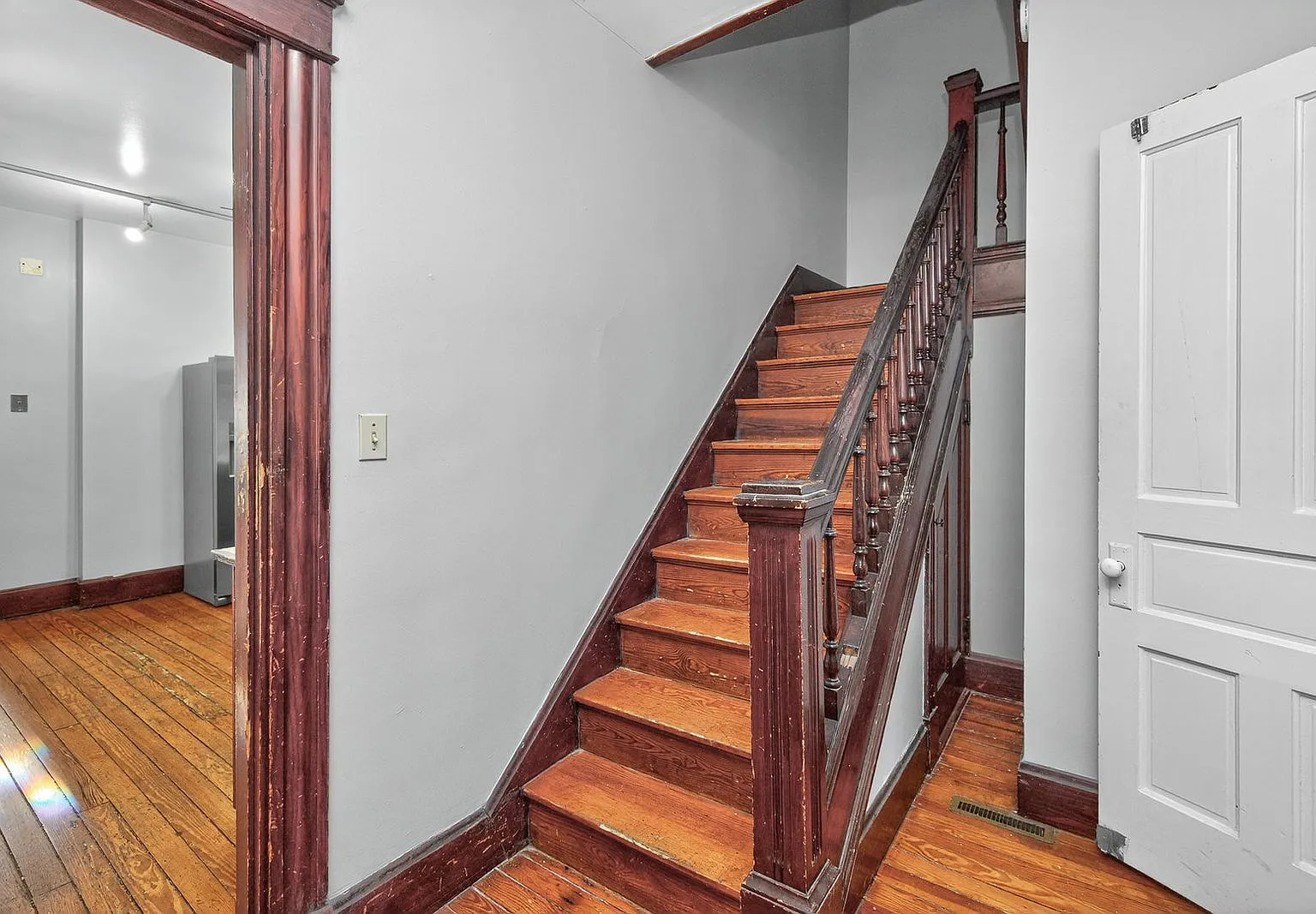 5 bed, 2.0 bath, $4,195 — Photo 2