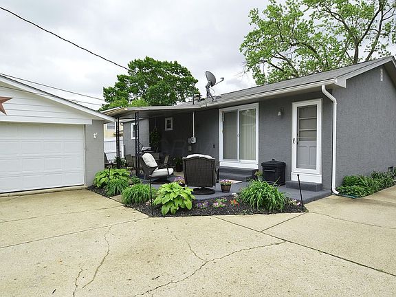 4th image of 2630 Queensway Dr