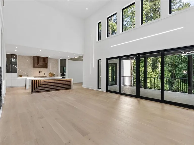 1000 Clementstone Northeast Dr — Photo 29