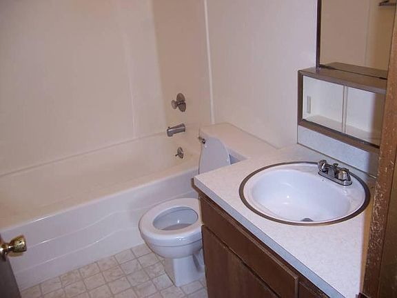 5th image of 2105 NW Lincoln Ave APT A