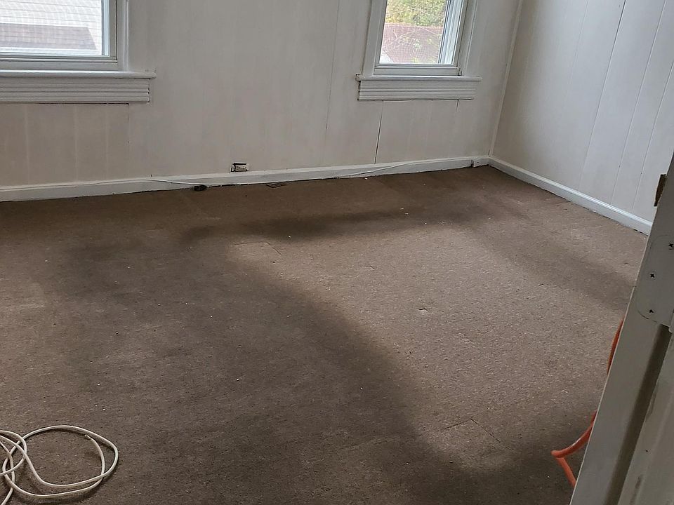 1st image of 98 Beekman Ave Floor 2