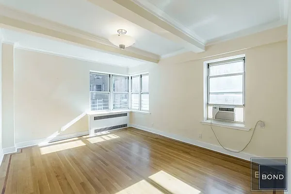 Rented by Bond New York | media 22