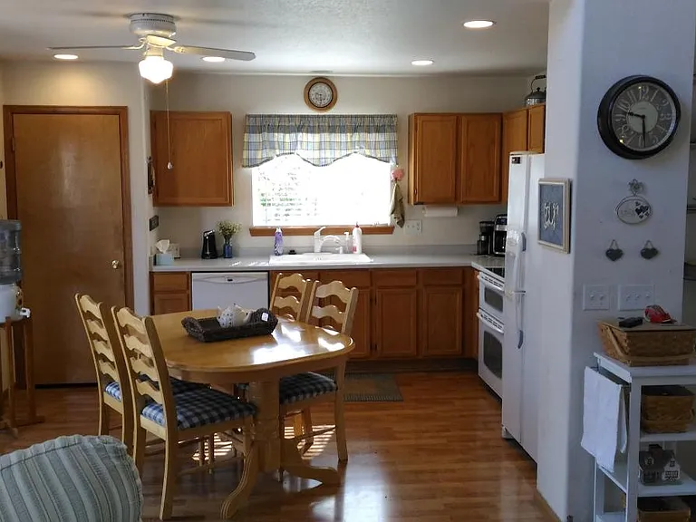 Ample sized Kitchen