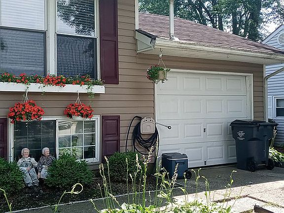 3rd image of 379 Prince Of Wales Dr