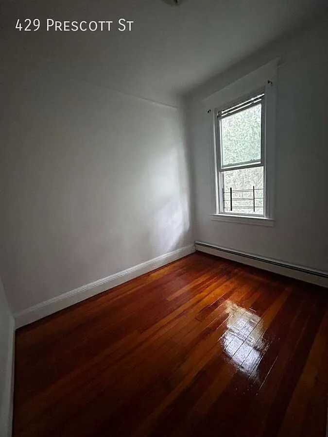 3 bed, $3,000 — Photo 2