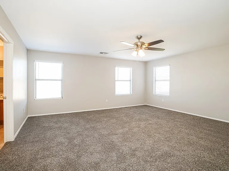 2413 W Chipman Rd — Photo 10