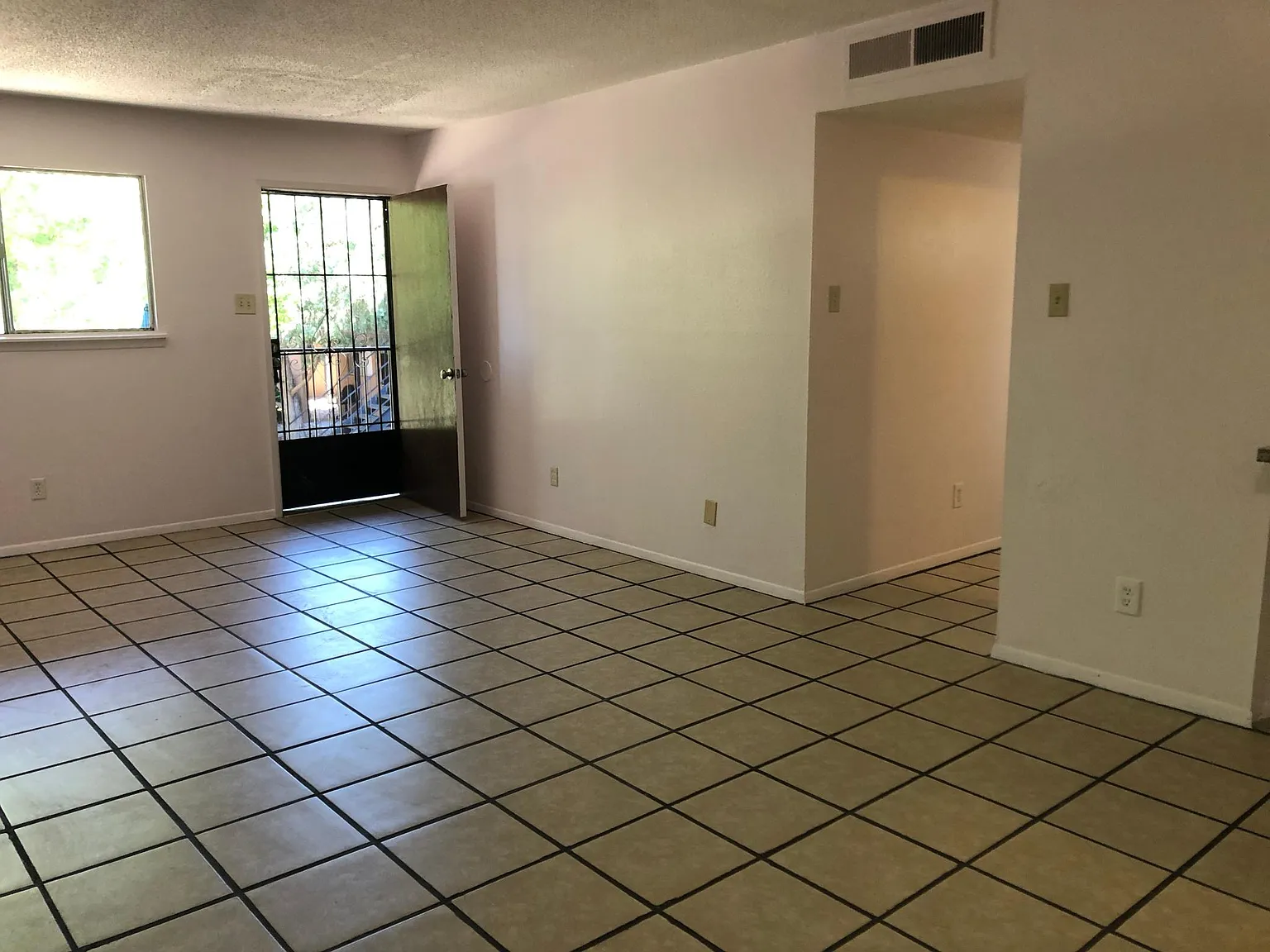 2800 Cerrillos Rd — Photo 4