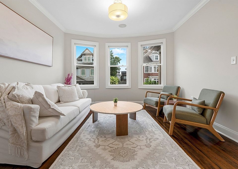 1st image of 33 Farquhar St #1