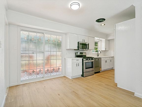 4th image of 748 Oak Dr