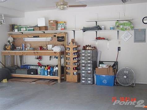 Garage/Carport